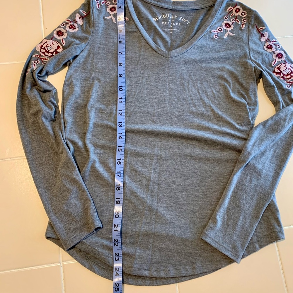 DONATED!! Aeropostale Perfect V Tee with embroidery 💥 - Picture 4 of 4